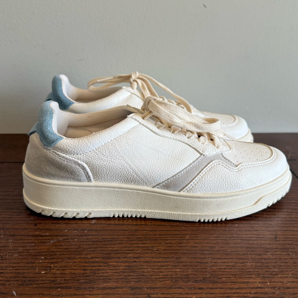Steve Madden Phipps white and ‎ Blue Sneakers